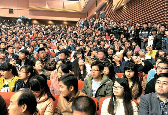 袁隆平在河南農業大學作報告,引發校園旋風 袁隆平在河南農業大學作報告,引發校園旋風