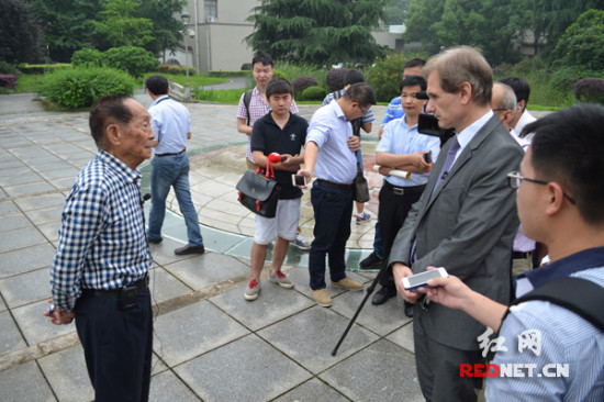 袁隆平:以世博會為契機撬動雜交稻種子出口