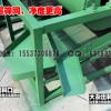 機器設計為兩層篩網,上層篩網將比芝麻大的雜質篩出,從側面排雜口排出,干凈的芝麻從成品出料口排出,比芝麻小的雜質(土、沙等)則落到地上。風機可以將比芝麻輕的雜質吹出,從而達到更高的凈度。