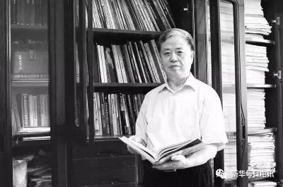 甘為人梯,慧眼識才愛才