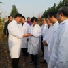 金苑種業董事長康廣華向各位領導專家介紹鄭原玉432