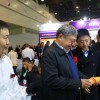 領導和嘉賓參觀企業展館